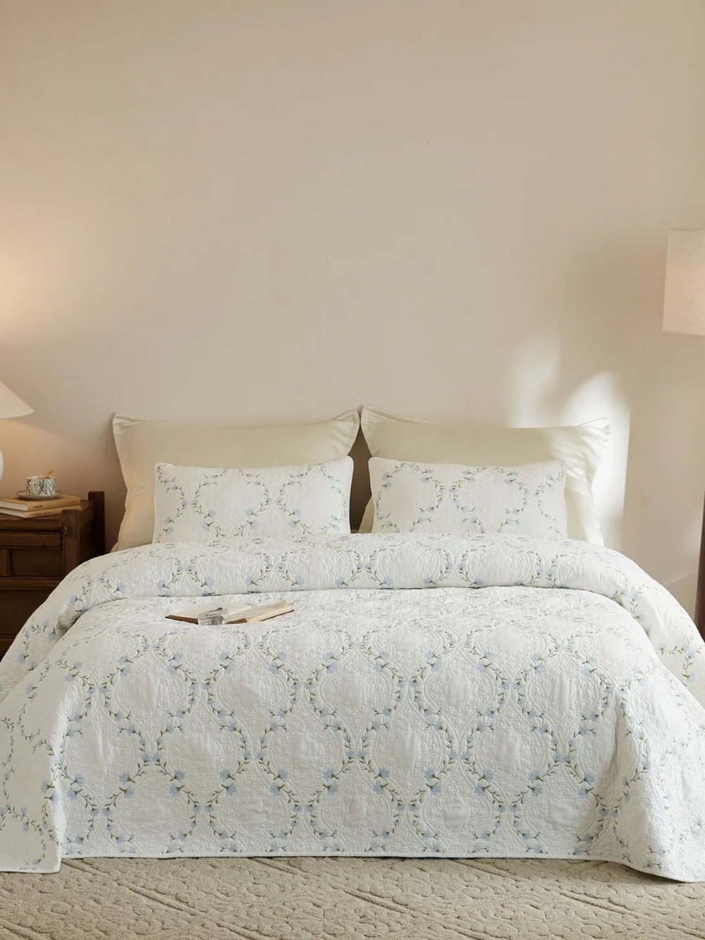 3 PIECE 100% COTTON EMBROIDERED FLORAL QUILT SET – VINTAGE FARMHOUSE BEDSPREAD